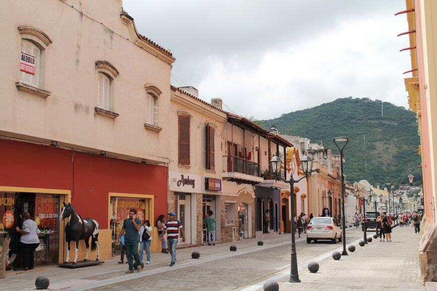 © Unsplash - Karla Robinson Visite de la ville de Salta