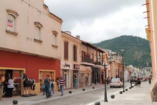 © Unsplash - Karla Robinson Visite de la ville de Salta