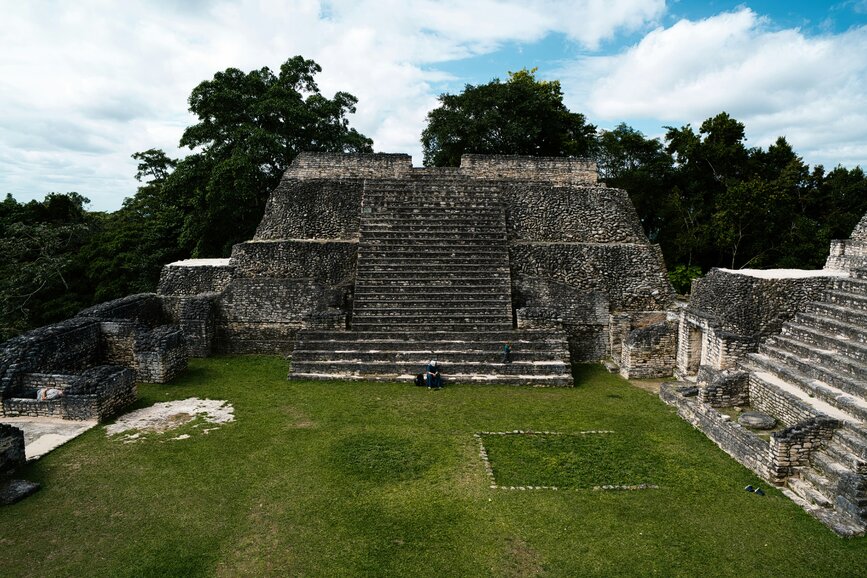 © Unsplash - Ronald Plett Pyramide Maya Caracol
