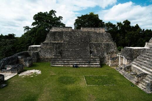 © Unsplash - Ronald Plett Pyramide Maya Caracol