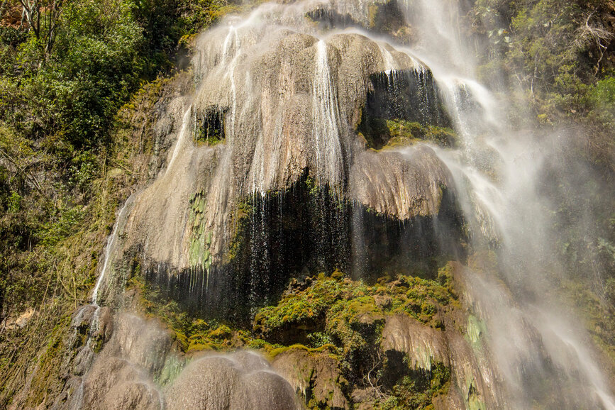 © Shutterstock - Gabriel de Carvalho Cascade Boca da Onça