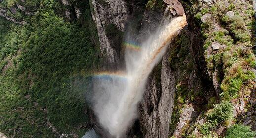 © Shutterstock - Diego Pontes Vallée de Cachoeira da Fumaça
