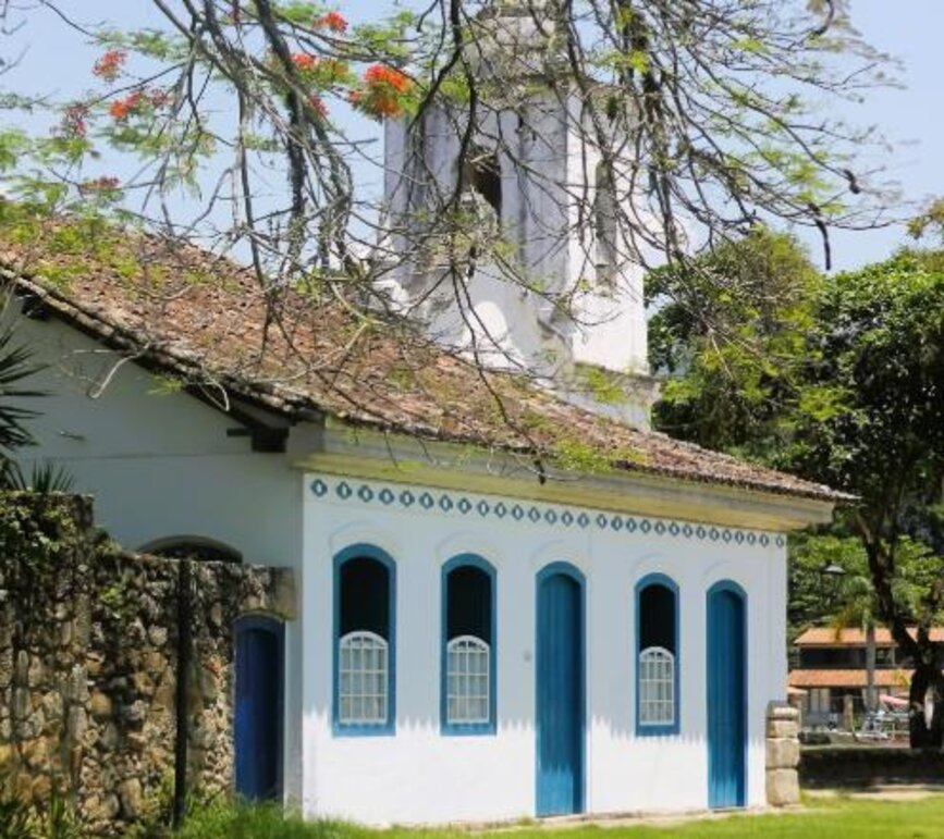 © Unsplash - Luiza Braun Centre ville de Parati