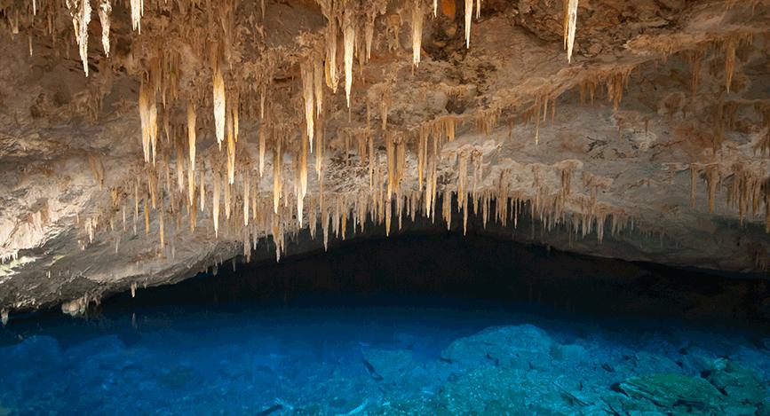 © IStock - Global_Pics Grotte Lagon Bleue