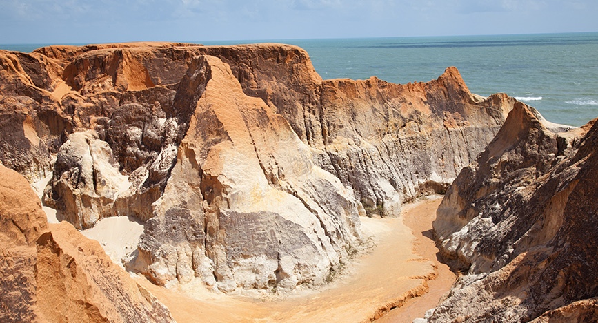 © IStock - Brasil2 Morro Branco