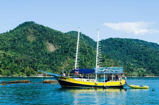 Tour des îles en bateau à Parati