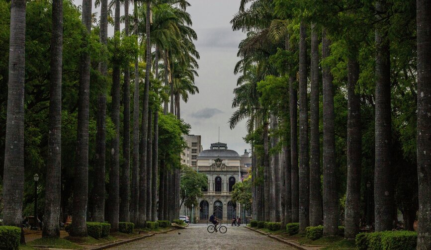 © Unsplash - Thay Pellerin Praça da Liberdade - Belo Horizonte