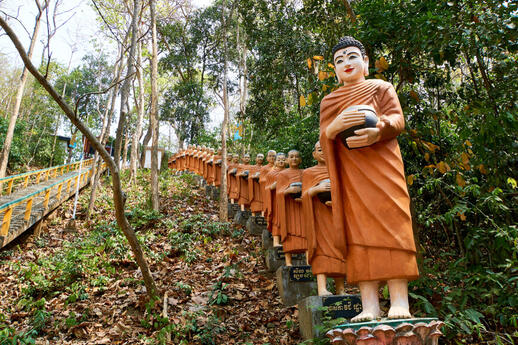 Statues Phom Sambok