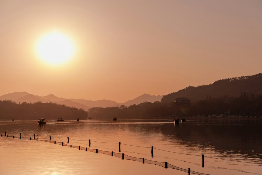 © Unsplash - Calvin Wong Lac de l'ouest à Hangzhou