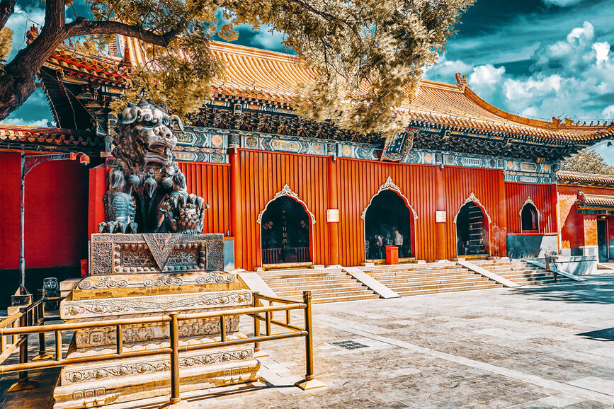 © Shutterstock - V_E Temple lamas