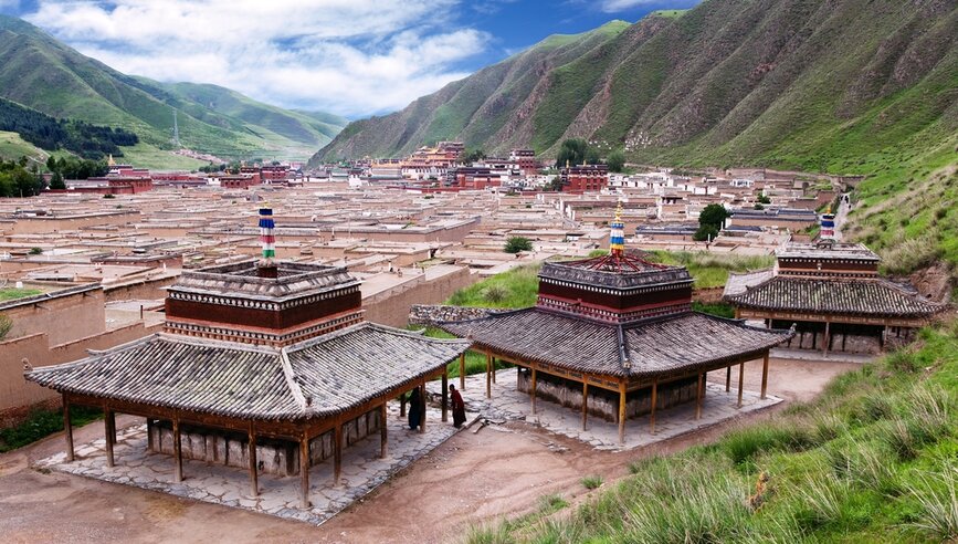 © Shutterstock - Daniel Prudek Xiahe