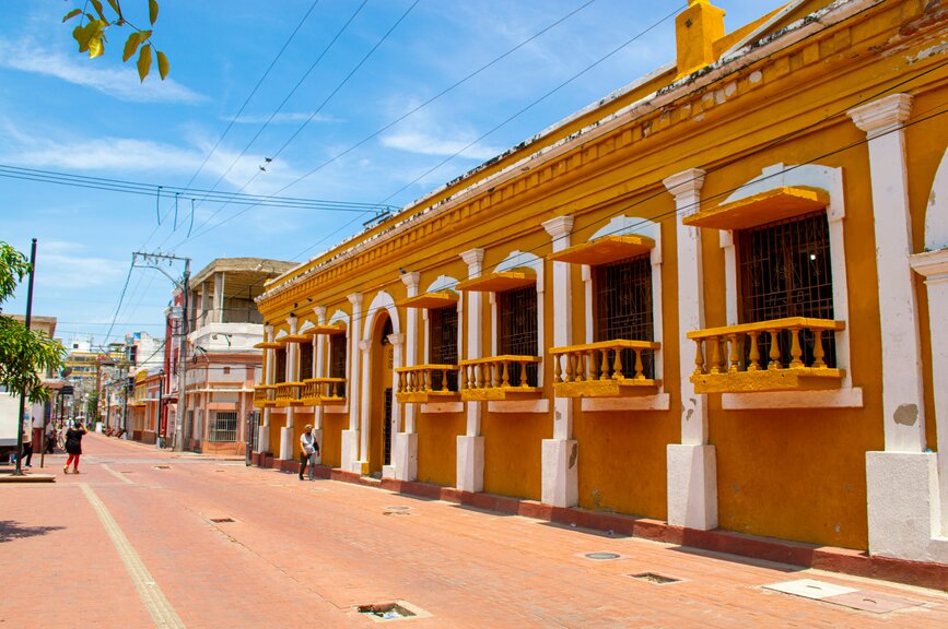 © Unsplash - gosman saldivia Ruelles du centre historique de Santa Marta