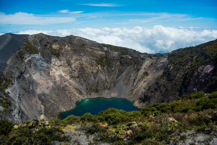 © Unsplash - Juliana Barquero Volcan Irazu