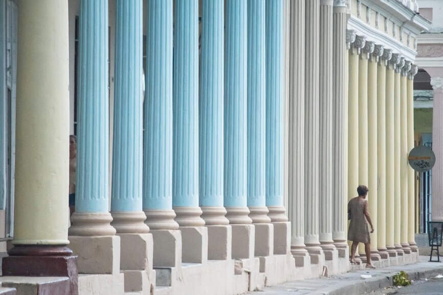 © Unsplash - Carlos Torres Centre colonial de Cienfuegos