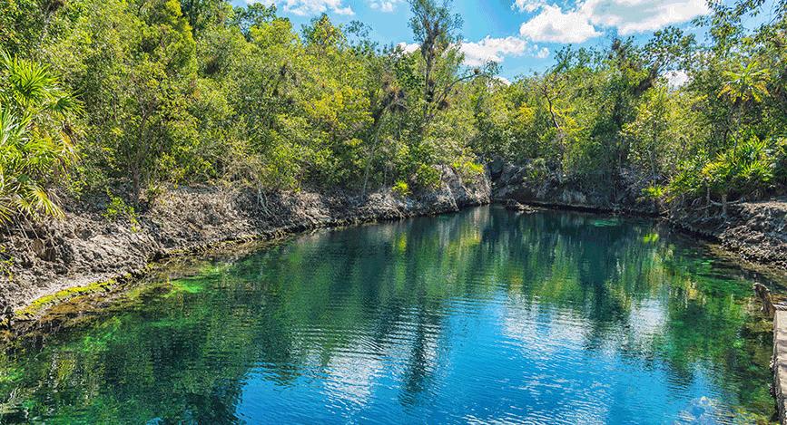 © IStock - bzzup Cueva de los Peces