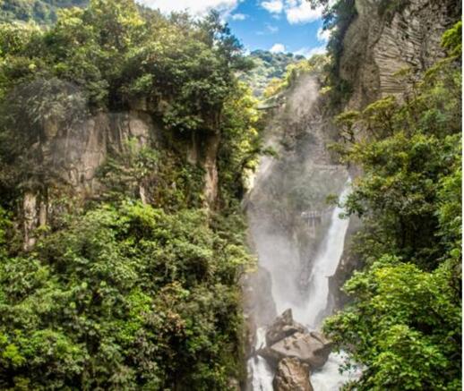 © Unsplash - Robinson Recalde Cascade Pailon del Diablo