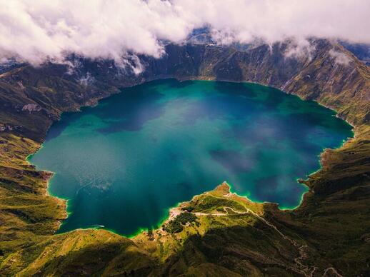 © Unsplash - Andres Medina Cratère de Quilotoa