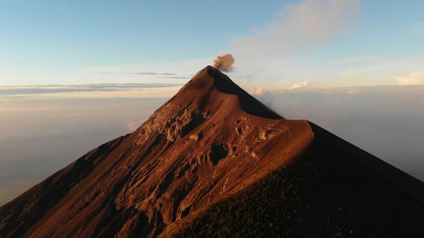 © Unsplash - Guillermo de Manuel Ascencion du volcan Acatenango