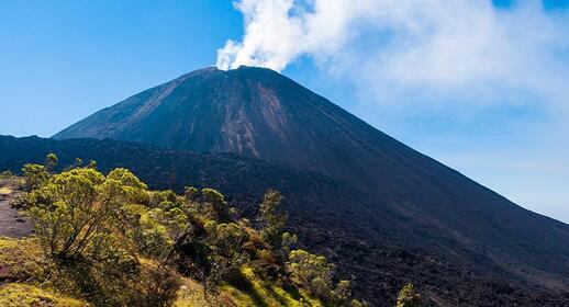 © Shutterstock - Byron Ortiz Ascencion du volcan Pacaya