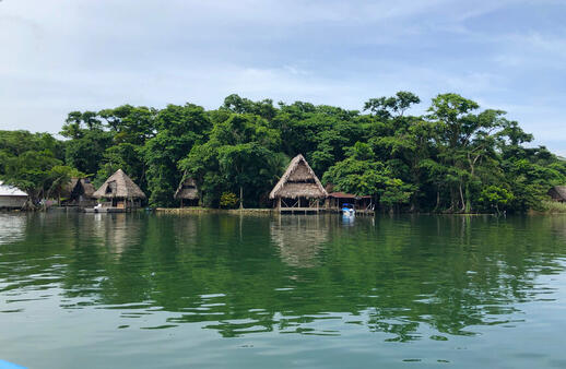 © Shutterstock - Onajourneythrunature Navigation sur le Rio Dulce