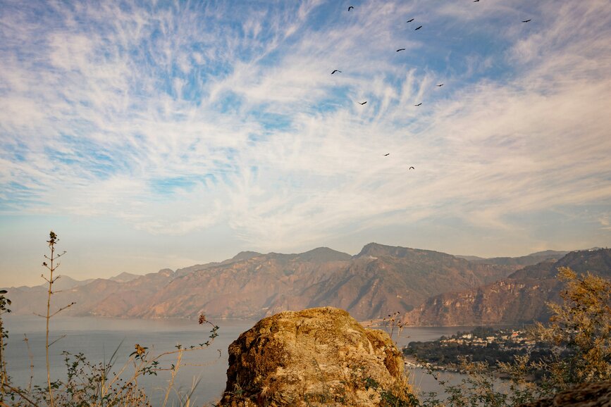 © Unsplash - Shelby Murphy Figueroa Randonnée au Rostro Maya – Lac Atitlan