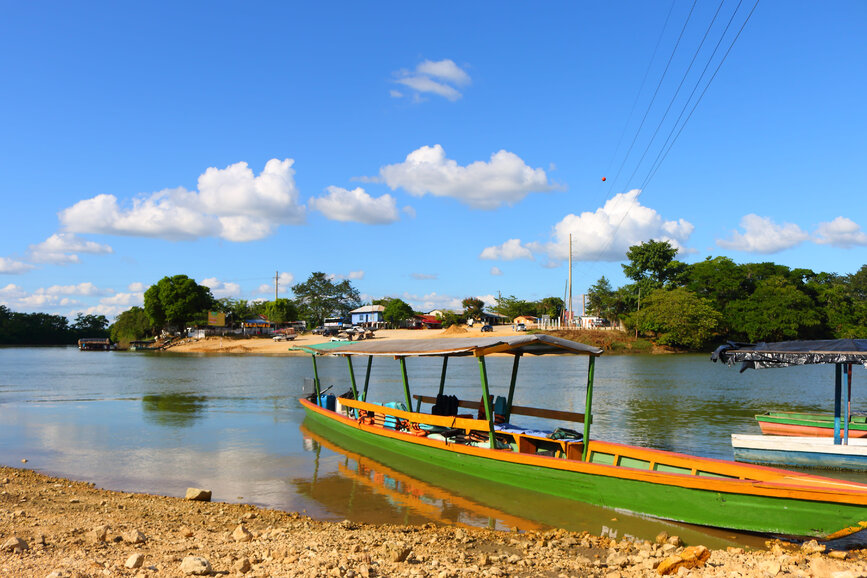 © Shutterstock - Judith Lienert Rio de la Pasion - Sayaxché
