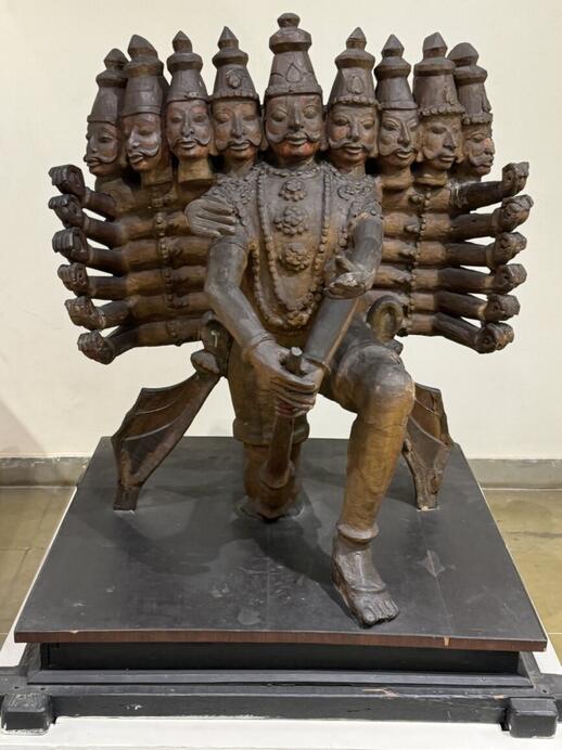 statue
