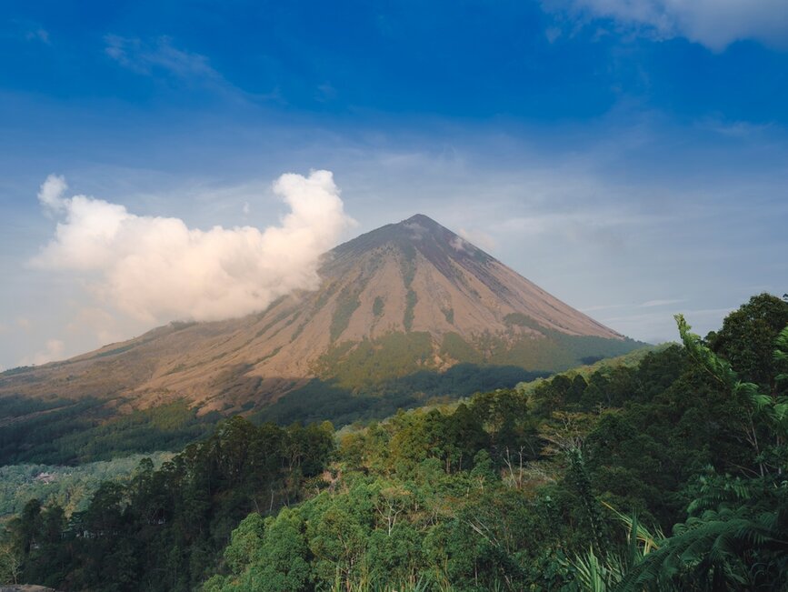© Shutterstock - Andikuhns Volcan Inerie à Flores