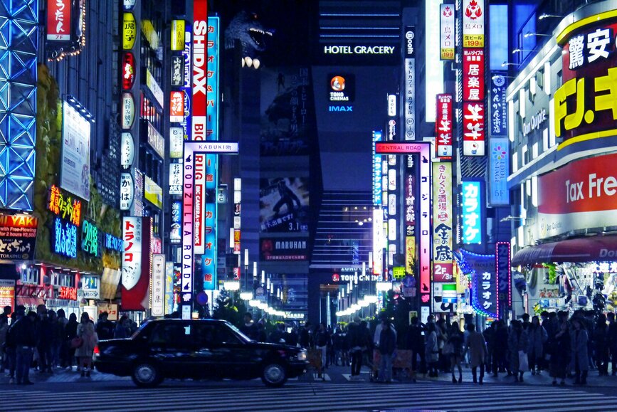 © Unsplash - Jaison Lin Ruelle à Shinjuku