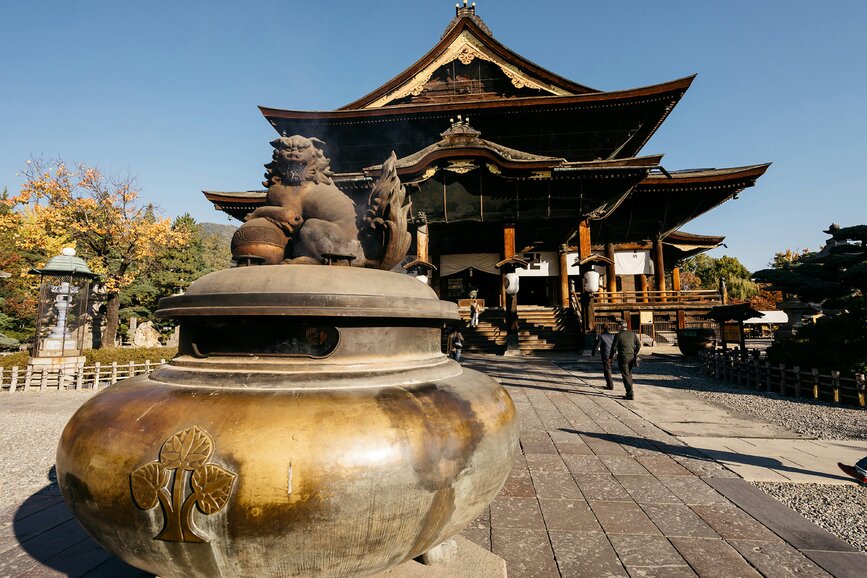 © Unsplash - Markus Winkler Le temple à Nagano