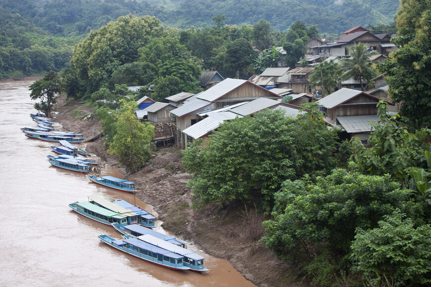 © Shutterstock - Matyas Rehak Bateau Nong Khiaw