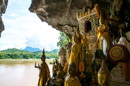 © Shutterstock - Suthikait Teerawattanaphan Grotte Buddha