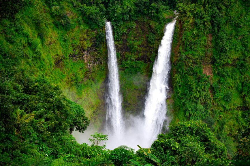 © Shutterstock - Thammanoon Khamchalee Cascade Tad Fane