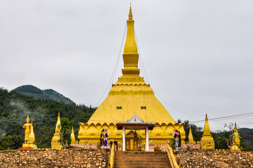 © Shutterstock - Gabor Kovacs Photography Temple d'or laos
