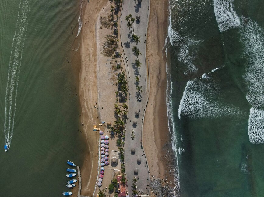 © Unsplash - Normando Mariscal Barra de Navidad