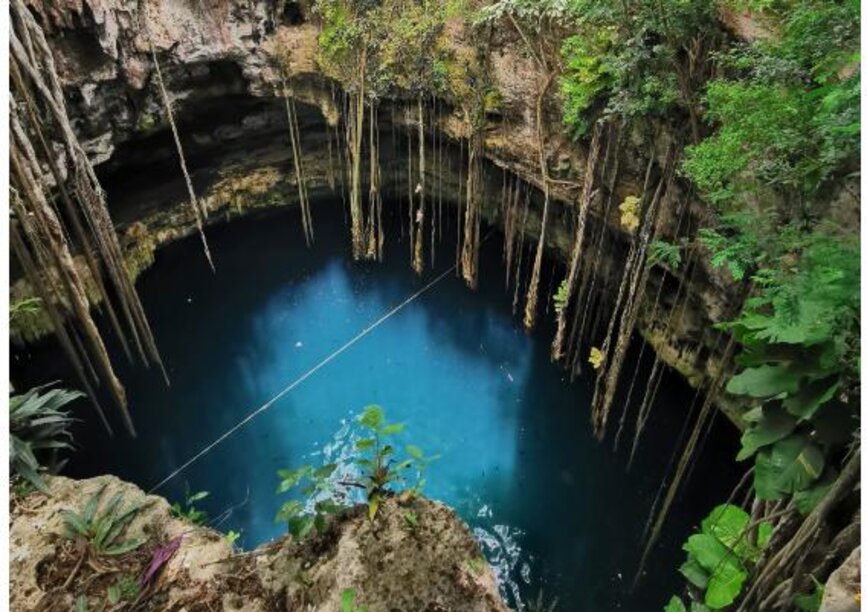 © Unsplash - Dorian D1 Cenote de Peba