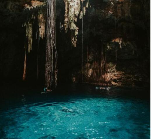 © Unsplash - Jorge Bermudez Cenotes de Cuzama