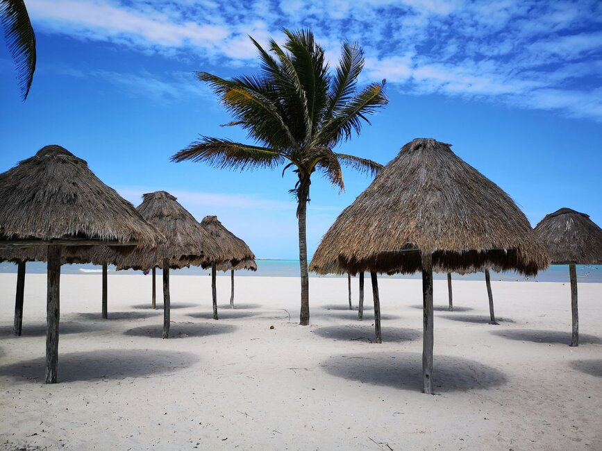 © Unsplash - Laurentiu morariu Plage de Puerto Progreso