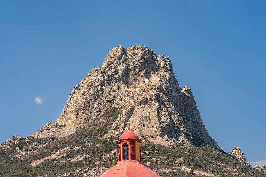 © Unsplash - Julio Lopez Rocher Peña de Bernal