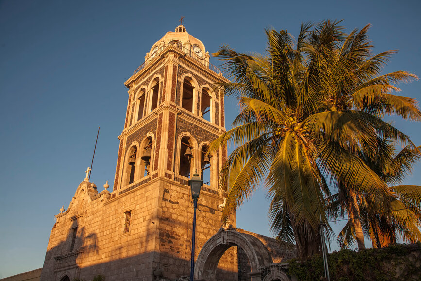 © Shutterstock - Michael Andrew Just Village de Loreto