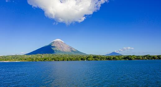 © Shutterstock - Simon Dannhauer Volcans emblématiques de l'île Ometepe