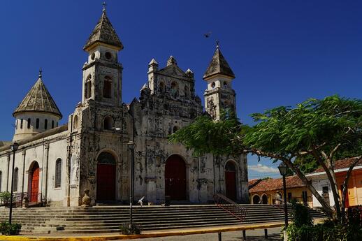 © Unsplash - emil diallo Granada