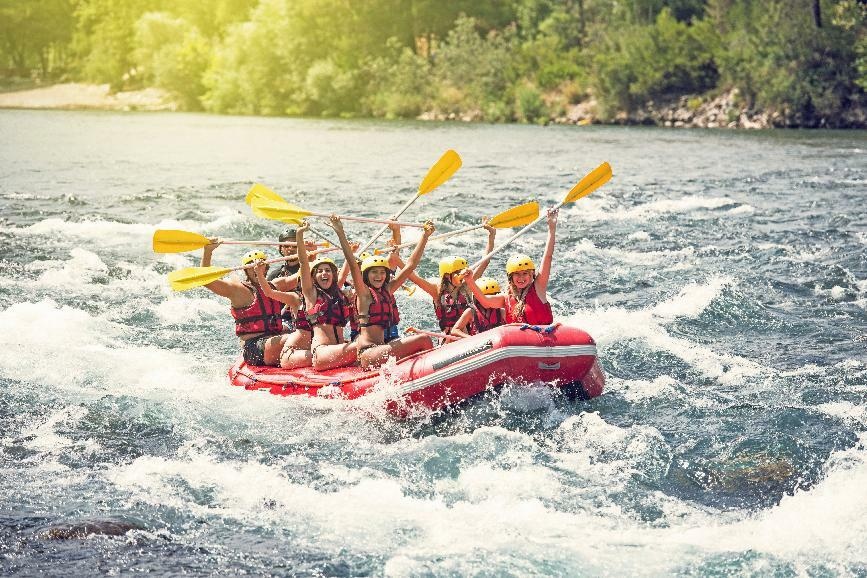 © IStock - ozgurdonmaz Rafting sur la rivière Colorado