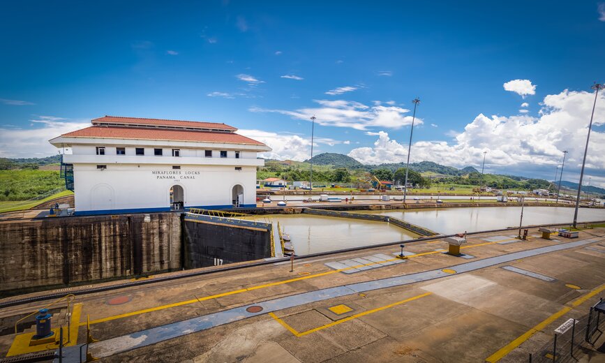 © Shutterstock - Diego Grandi Repas aux écluses de Miraflores