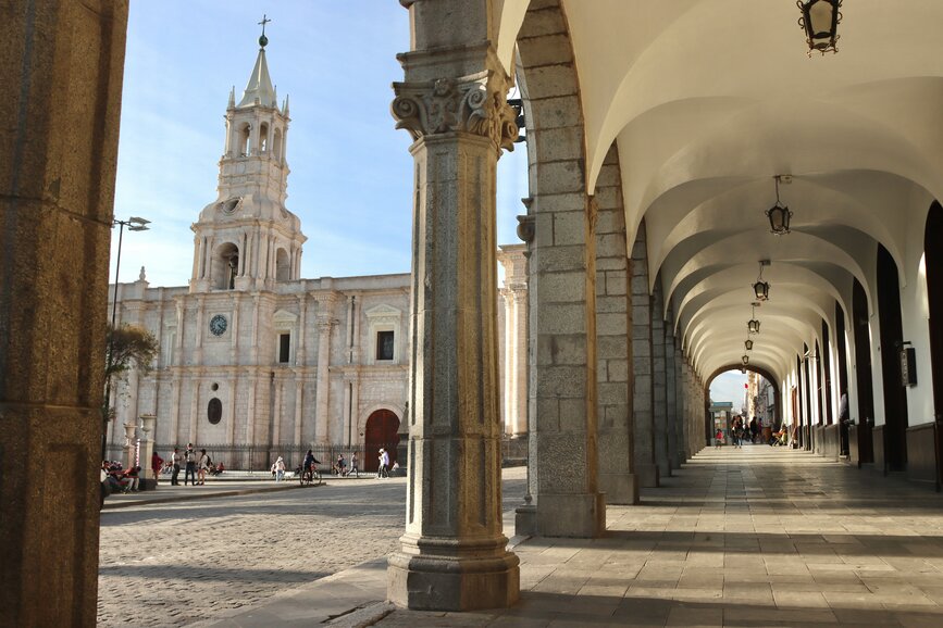 © Unsplash - Hongbin Centre colonial Arequipa