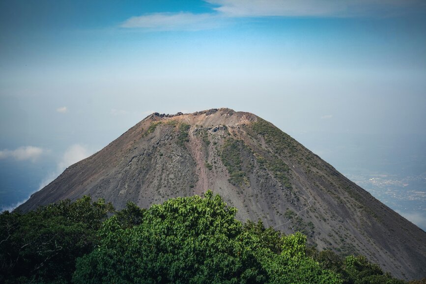 © Unsplash - Alejandro Alas Volcan Izalco