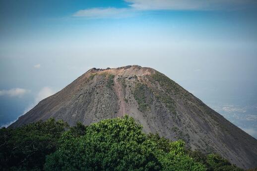 © Unsplash - Alejandro Alas Volcan Izalco