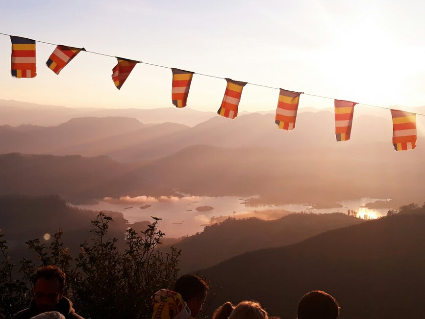 © Unsplash - Chamika Jayasri Ascension de l'Adam's peak