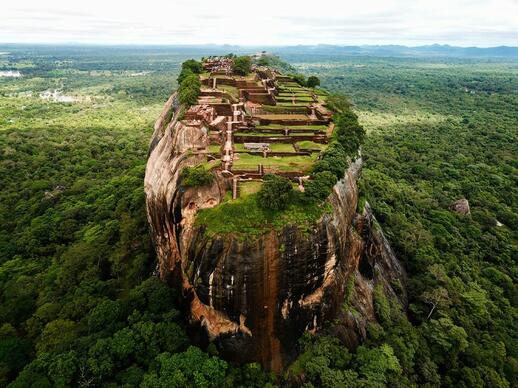 © Unsplash - Dylan Shaw Rocher du Lion à Sigiriya (UNESCO)