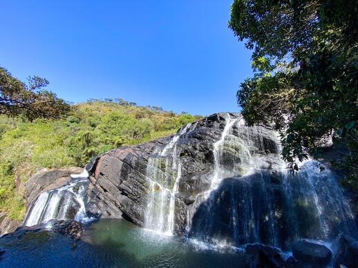 Cascade à Belihul Oya